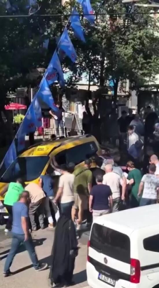 Genc Avukat Taksinin Altinda Kaldi Cok Sayida Kisi Cikarmak Icin Seferber Oldu (5)