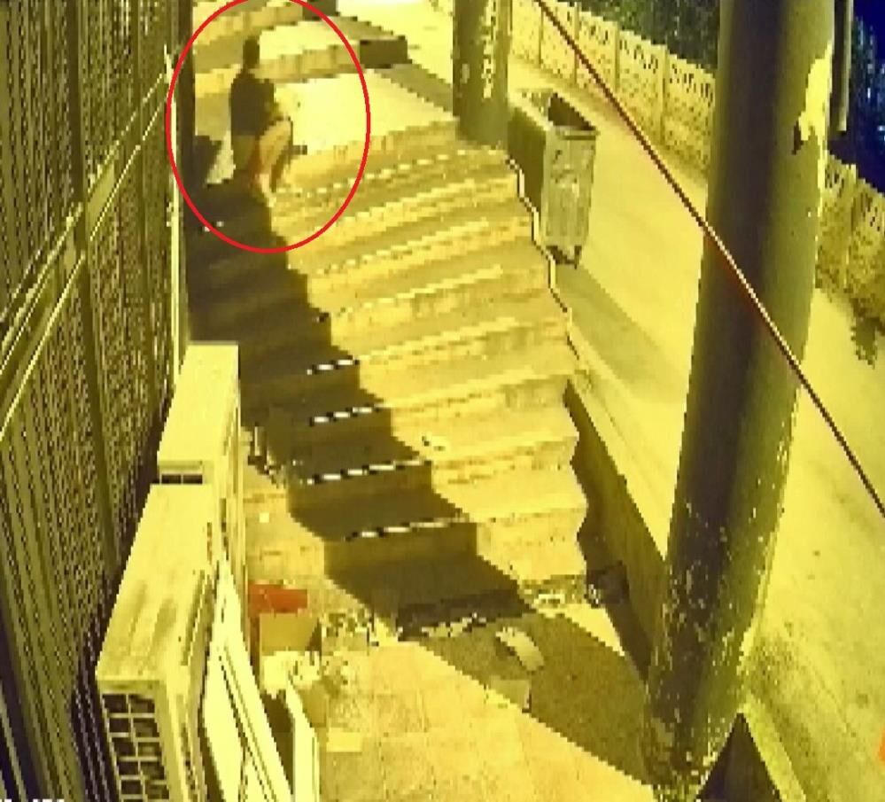 Hirsizlikta Bu Da Oldu 10 Gundur Ayni Dukkana Dadandi Hirsizlik Anlari Kamerada (2)