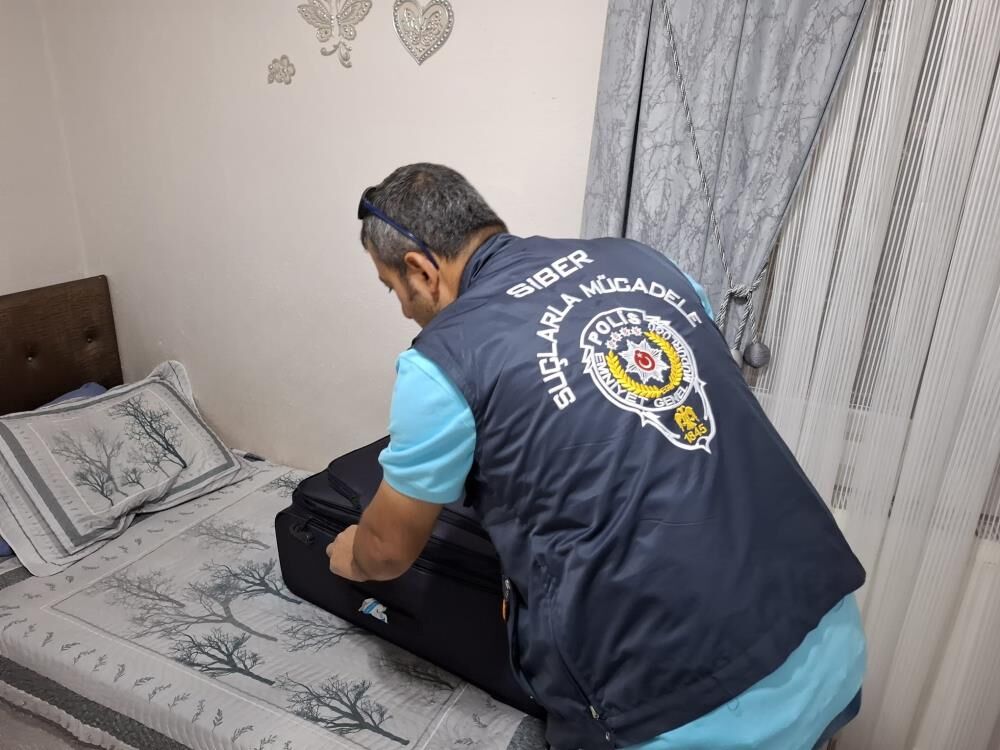 Icerisinde Manisada Var 10 Milyar Tllik Yasa Disi Bahis Agi Cokertildi (3)