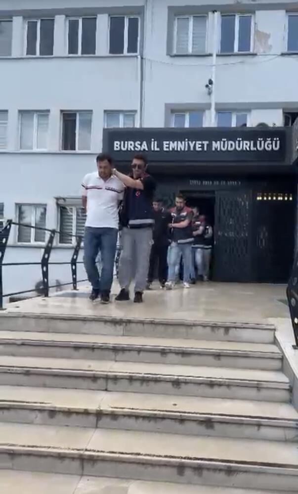 Is Ve Burs Vaadiyle Hesap Avina Cikan Sebekeye Film Gibi Operasyon Polis Ikinci Kisi R (2)