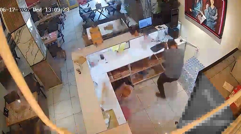 Kafede Patlama Panigi Guvenlik Kamerasi Her Seyi Kaydetti (3)