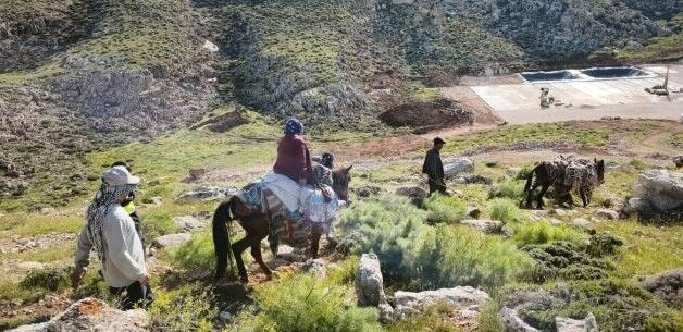 Kalp Krizi Geciren Kadin Katir Sirtinda Saglik Ekiplerine Ulastirildi (2)