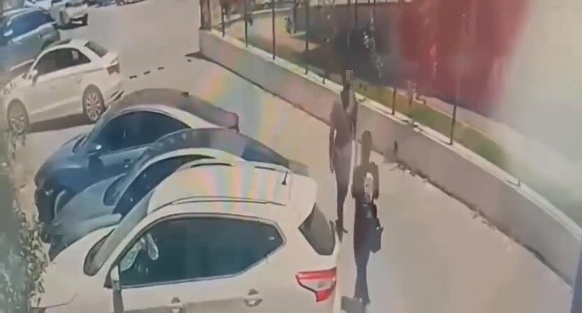 Kameralar Kayittaydi Platonik Ask Dehseti Genc Kadini Sokak Ortasinda Bicakladi (2)