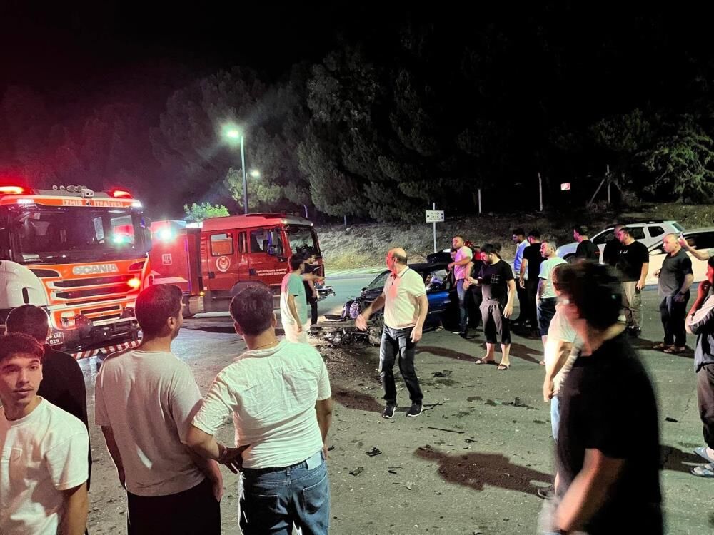 Kavsakta Dehset Anlari Servis Otobusu Ile Otomobil Carpisti 4 Yarali (3)