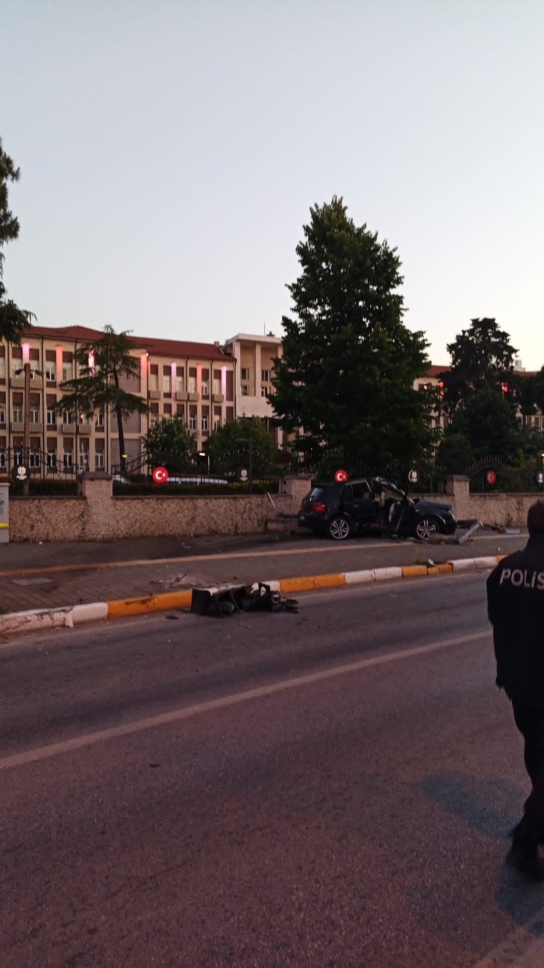 Kavsakta Hizini Azaltmadi Felaket Geldi Genc Surucu Olay Yerinde Can Verdi (1)-2