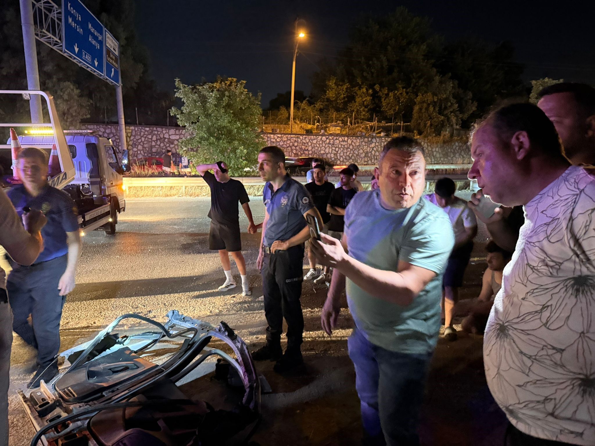 Kaza Yapan Aracin Motoru Barakaya Girdi Olum Kil Payi Teget Gecti (3)