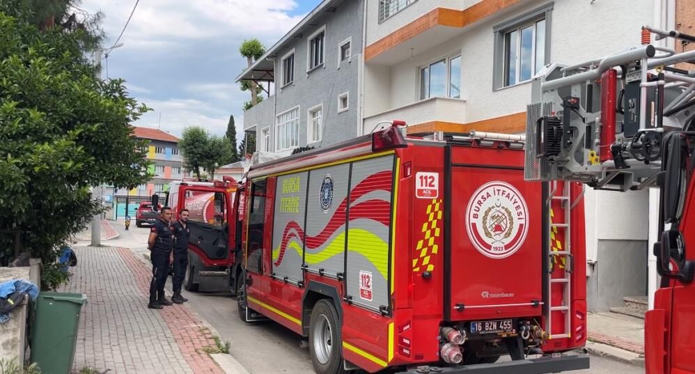 Keskin Koku Yogun Duman Buyuk Panik Mahalle Sokaga Dokuldu (3)