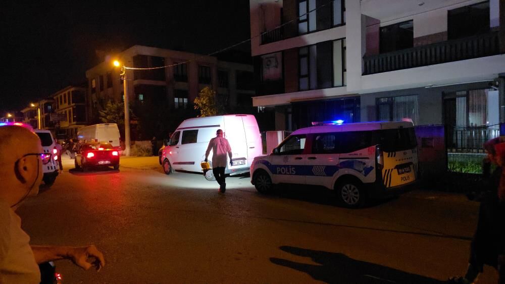 Koku Ihbari Polisi Harekete Gecirdi Yalniz Yasayan Emekli Ogretmenin Cansiz Bedeni Bul (2)