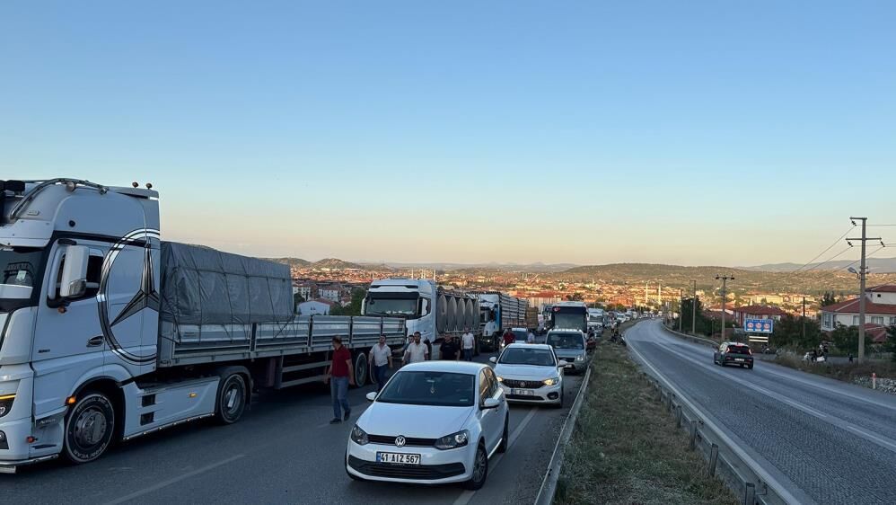 Kula Salihli Yolunda Korkutan Kaza Tirlar Carpisti (2)