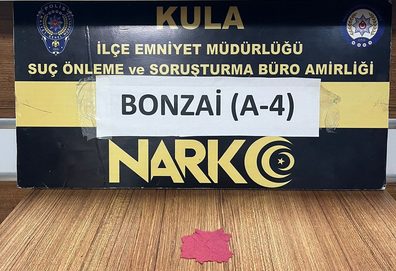 Kula’da Suçlulara Geçit Yok! 20 Yıl Hapisle Aranan Şahıs Yakalandı (3)