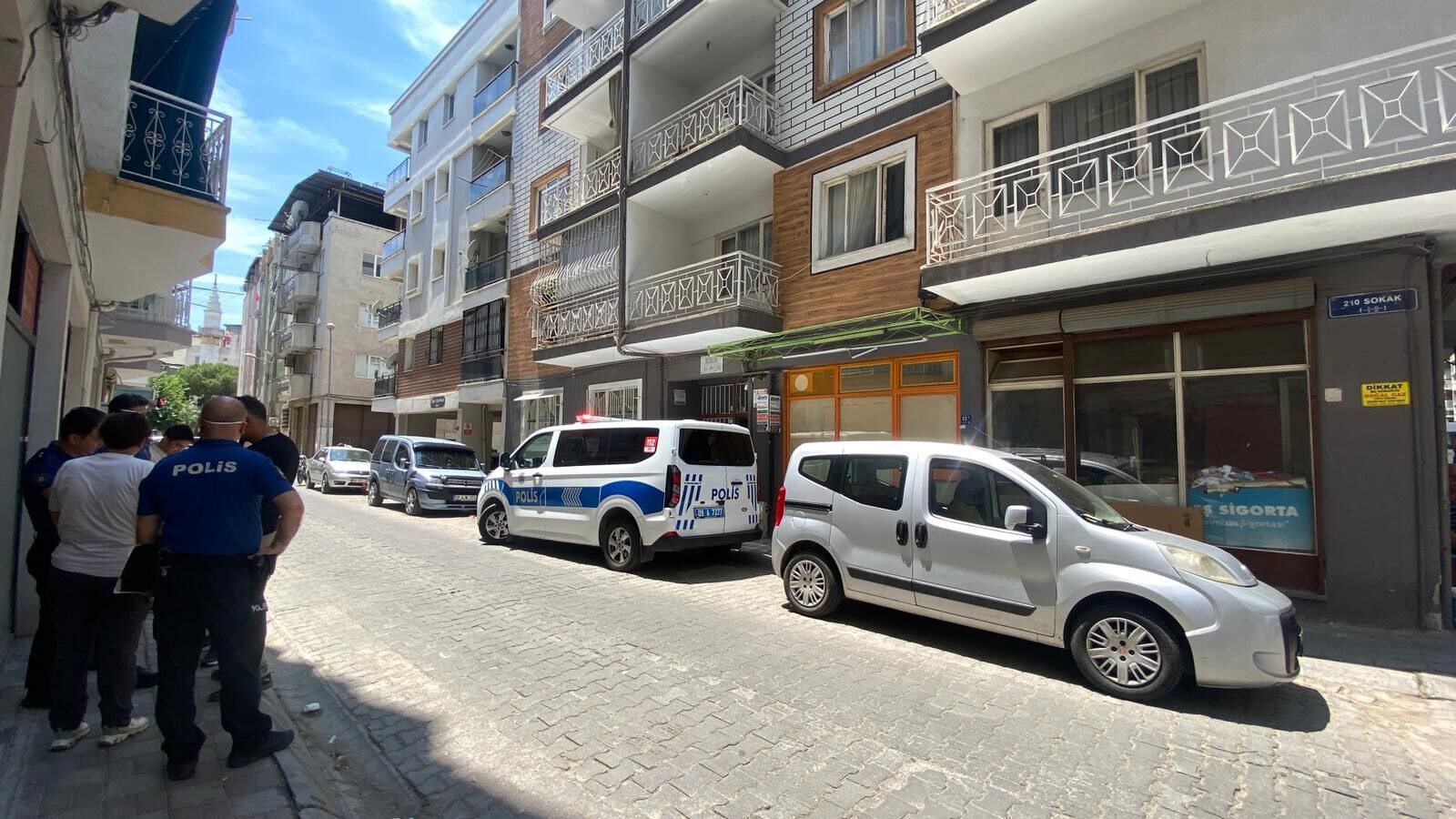 Mahalleyi Saran Kötü Koku Ölümü Haber Verdi! Evden Cansız Bedeni Çıktı (5)