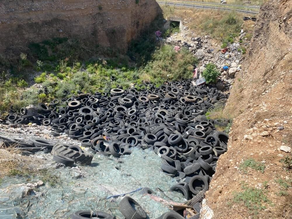 Manisa Buyuksehir Belediyesinden Cevre Hamlesi Atik Lastikler Geri Donusume Kazandiril (2)
