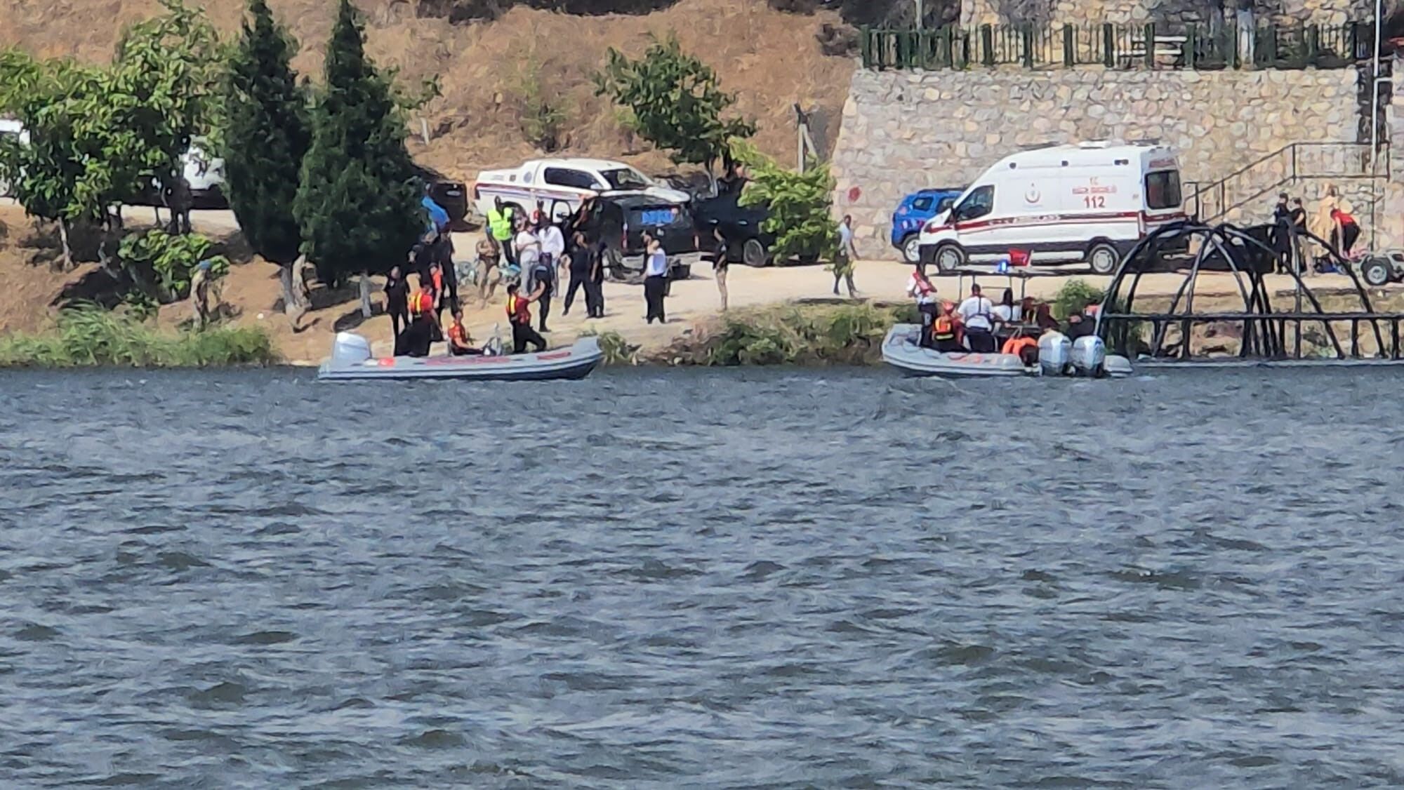 Manisada Nefes Kesen Tatbikat Sevisler Barajinda Helikopter Destekli Kurtarma (3)