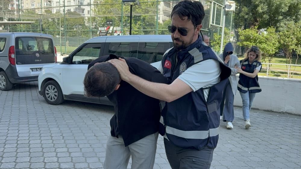 Masaj Salonunda Fuhus Iddiasi Telsizle Haberlesmisler (2)