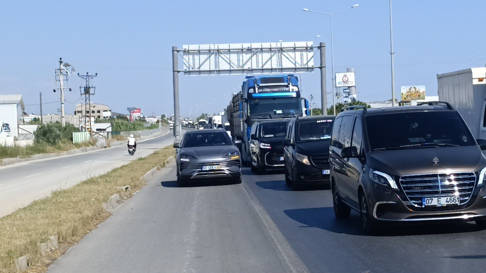 Motosikleti Gozleri Onunde Demir Yiginina Dondu Kimse Yardim Etmedi (6)