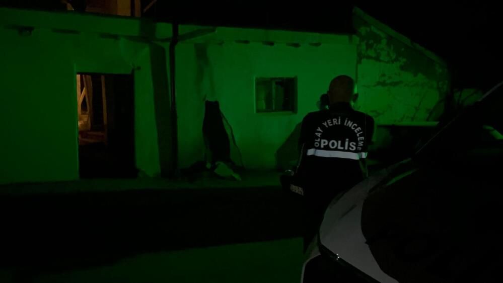 Mustakil Evde Dehset Ev Sahibi Iceri Girdi Hayatinin Sokunu Yasadi (3)