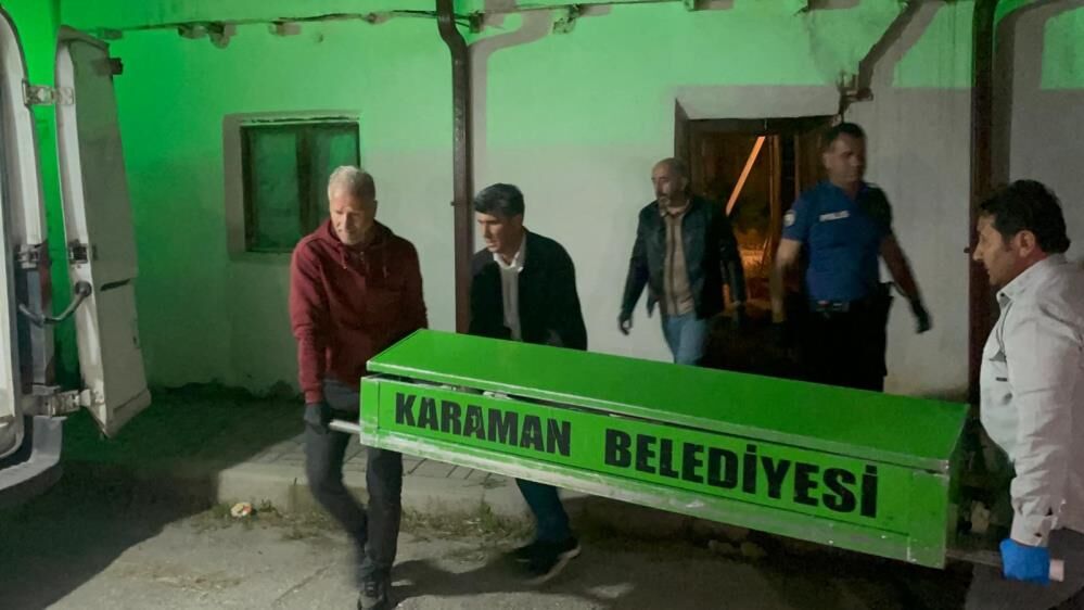 Mustakil Evde Dehset Ev Sahibi Iceri Girdi Hayatinin Sokunu Yasadi (4)