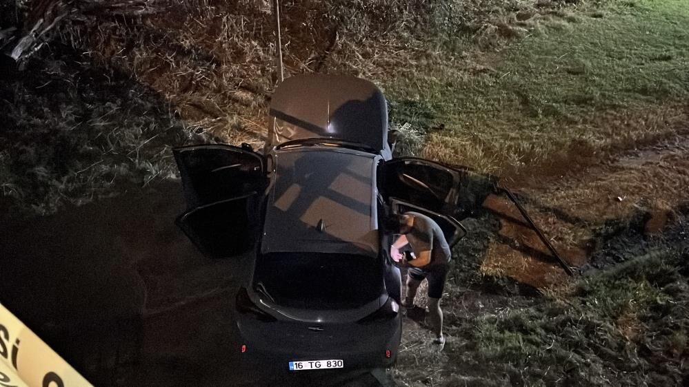 Navigasyon Kazaya Neden Oldu Otomobil Dereye Uctu (2)