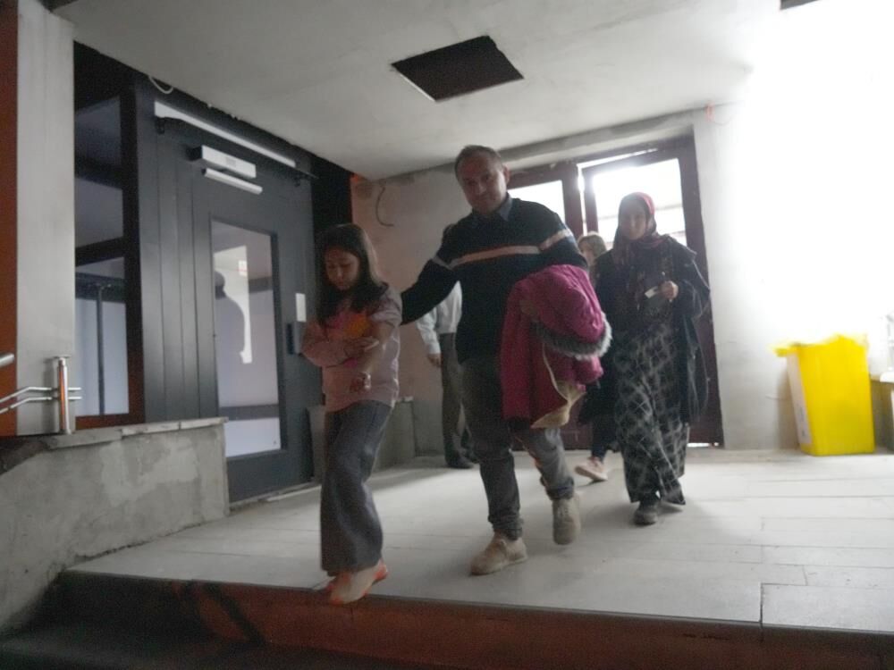 Okul Sonrasi Mide Bulantisi Ve Kusma Sikayeti Ile Cok Sayida Ogrenci Tedavi Altinda (4)