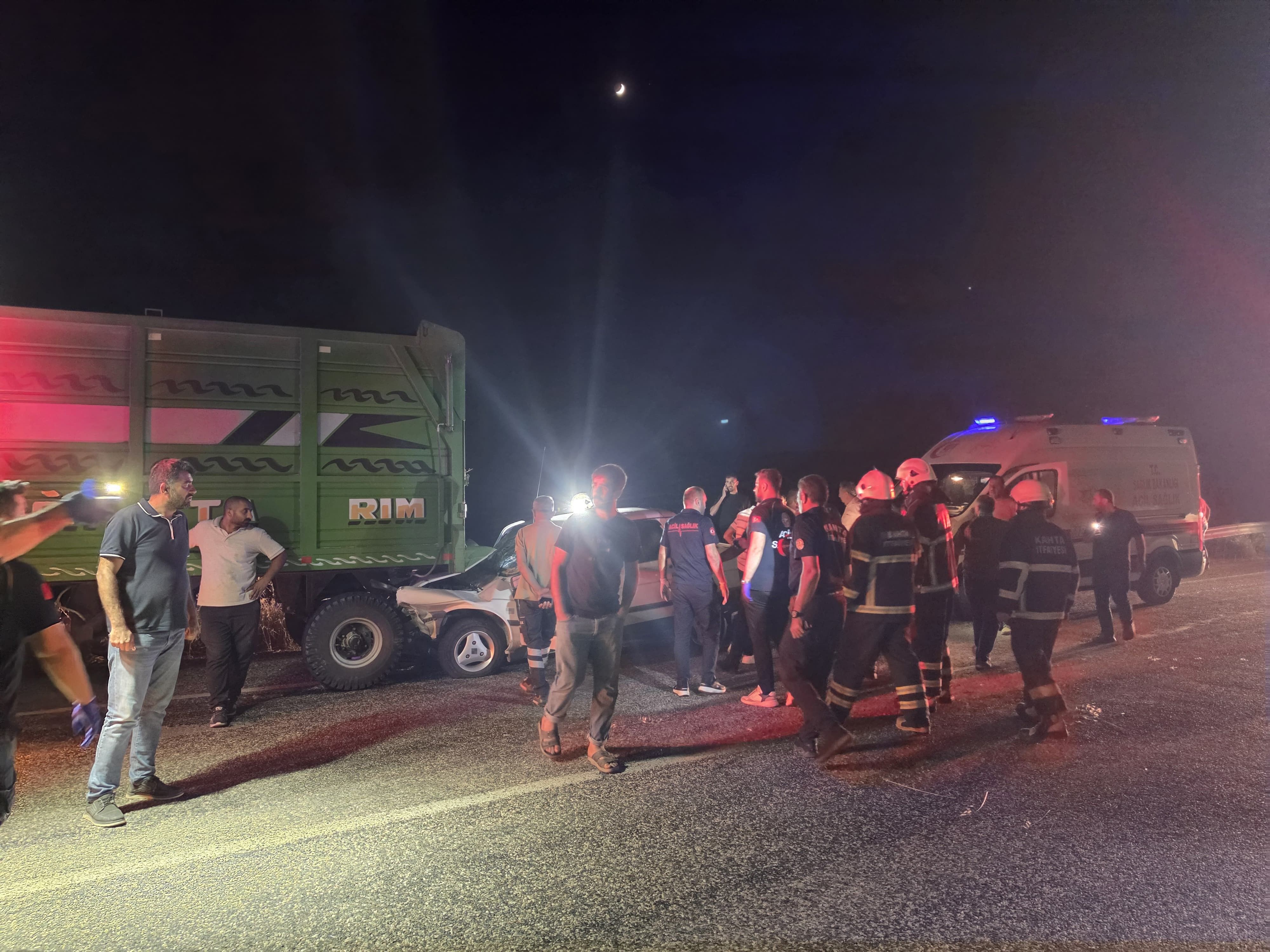 Otomobil Ile Traktor Kafa Kafaya Girdi 1 Olu (3)