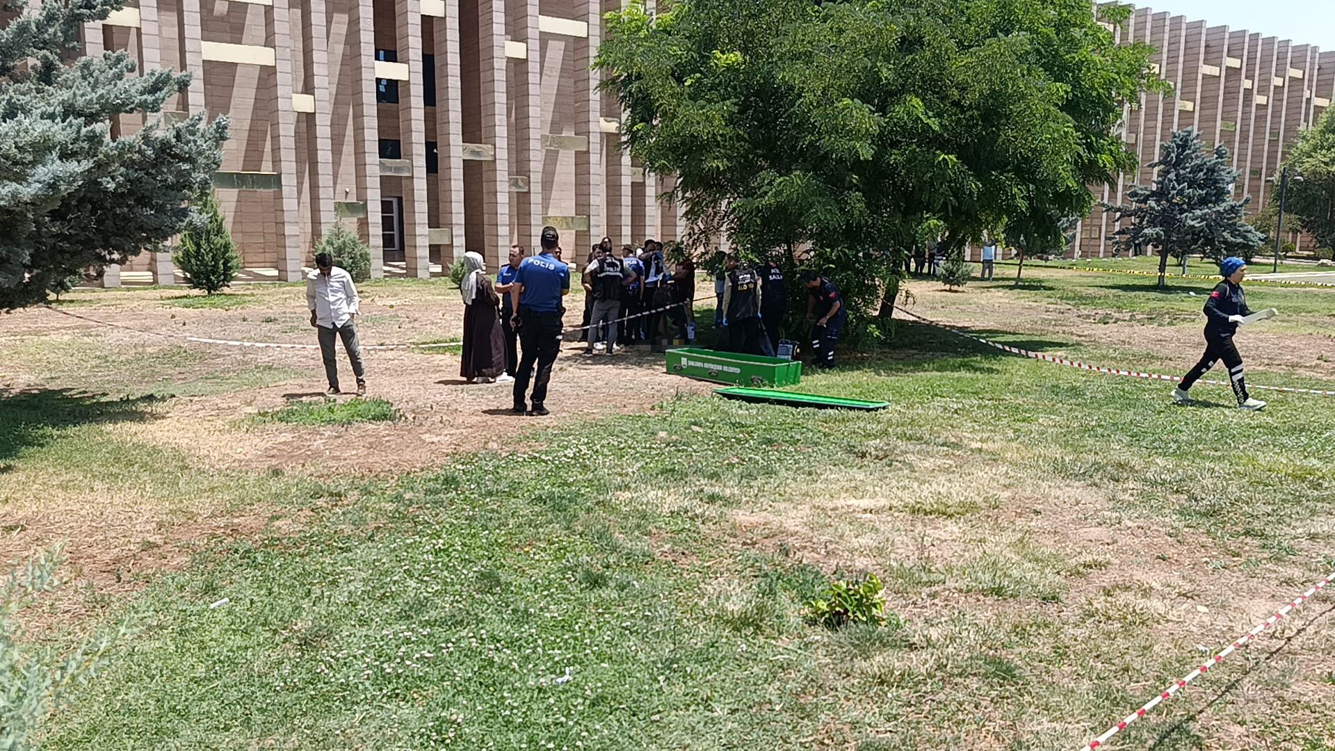 Parkta Hareketsiz Bulundu 27 Yasindaki Gencten Aci Haber (3)
