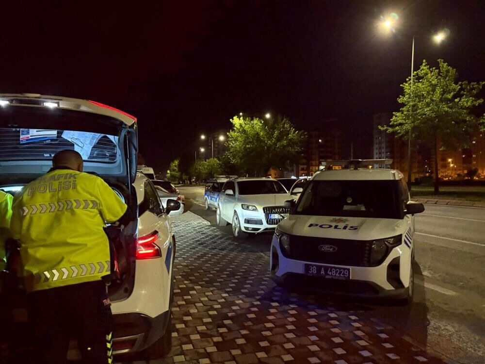 Pes Dedirten Olay Bu Kez Alkollu Surucu Degil Yolcu Zorluk Cikardi (2)