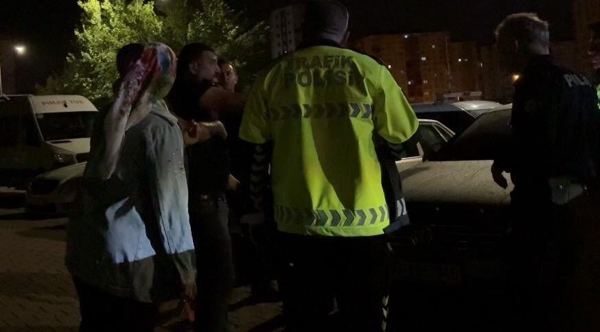 Pes Dedirten Olay Bu Kez Alkollu Surucu Degil Yolcu Zorluk Cikardi (4)
