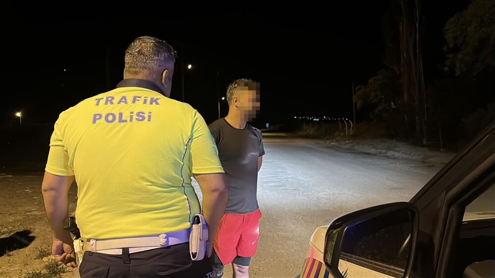 Polis Noktasini Gorunce Park Etti Ama Kurtulamadi Alkollu Surucuden Ifade Ozgurlugu Ci (2)