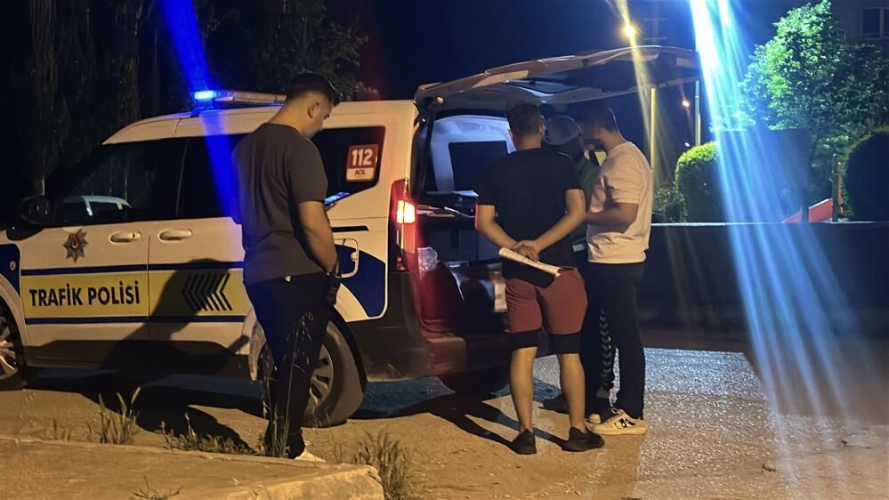 Polis Noktasini Gorunce Park Etti Ama Kurtulamadi Alkollu Surucuden Ifade Ozgurlugu Ci (5)