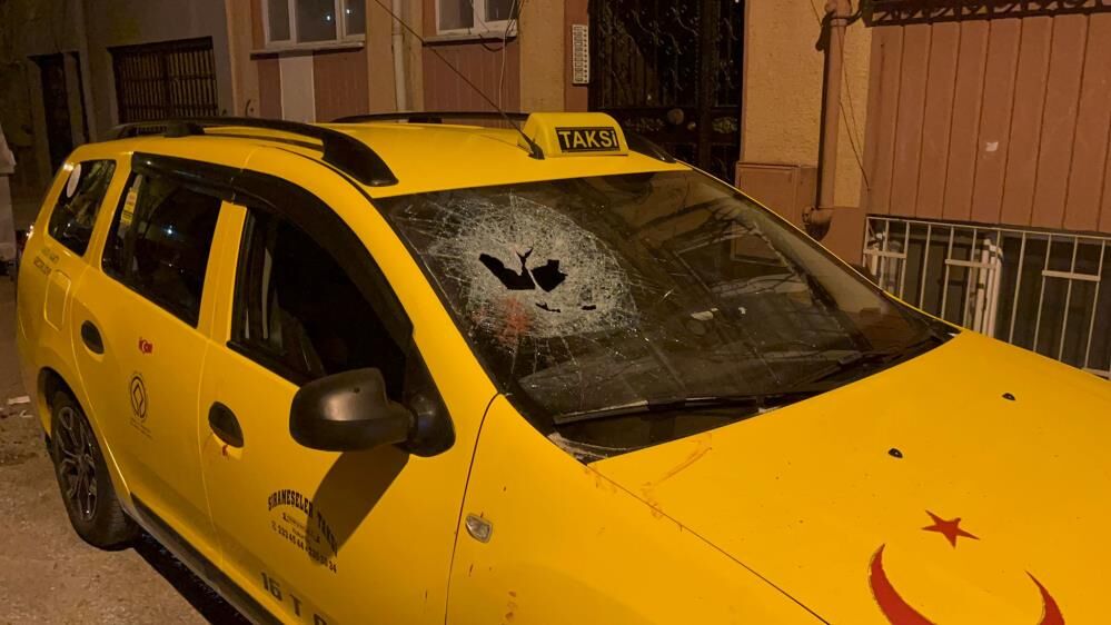 Psikolojik Sorunlari Olan Adam Hem Kendini Hem Annesini Bicakladi (4)