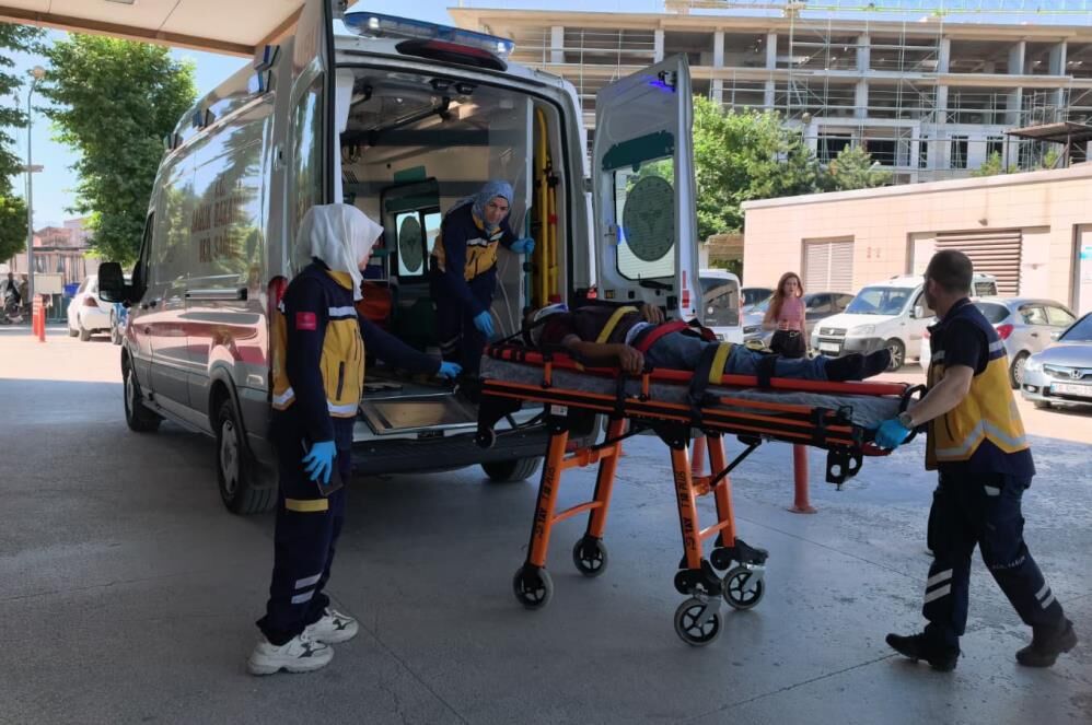 Romork Koptu Traktor Sahibinin Uzerinden Gecti (3)