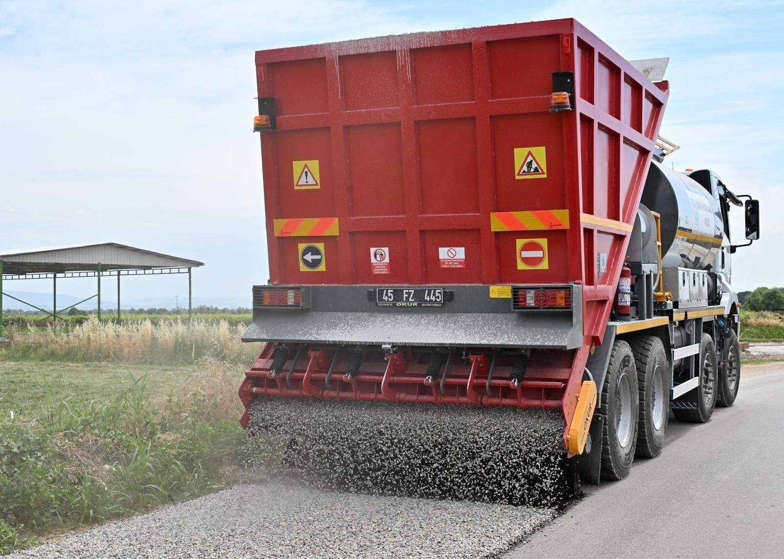 Salihli’de 5 Mahalleyi Bağlayan Yol Baştan Sona Yenilendi (3)