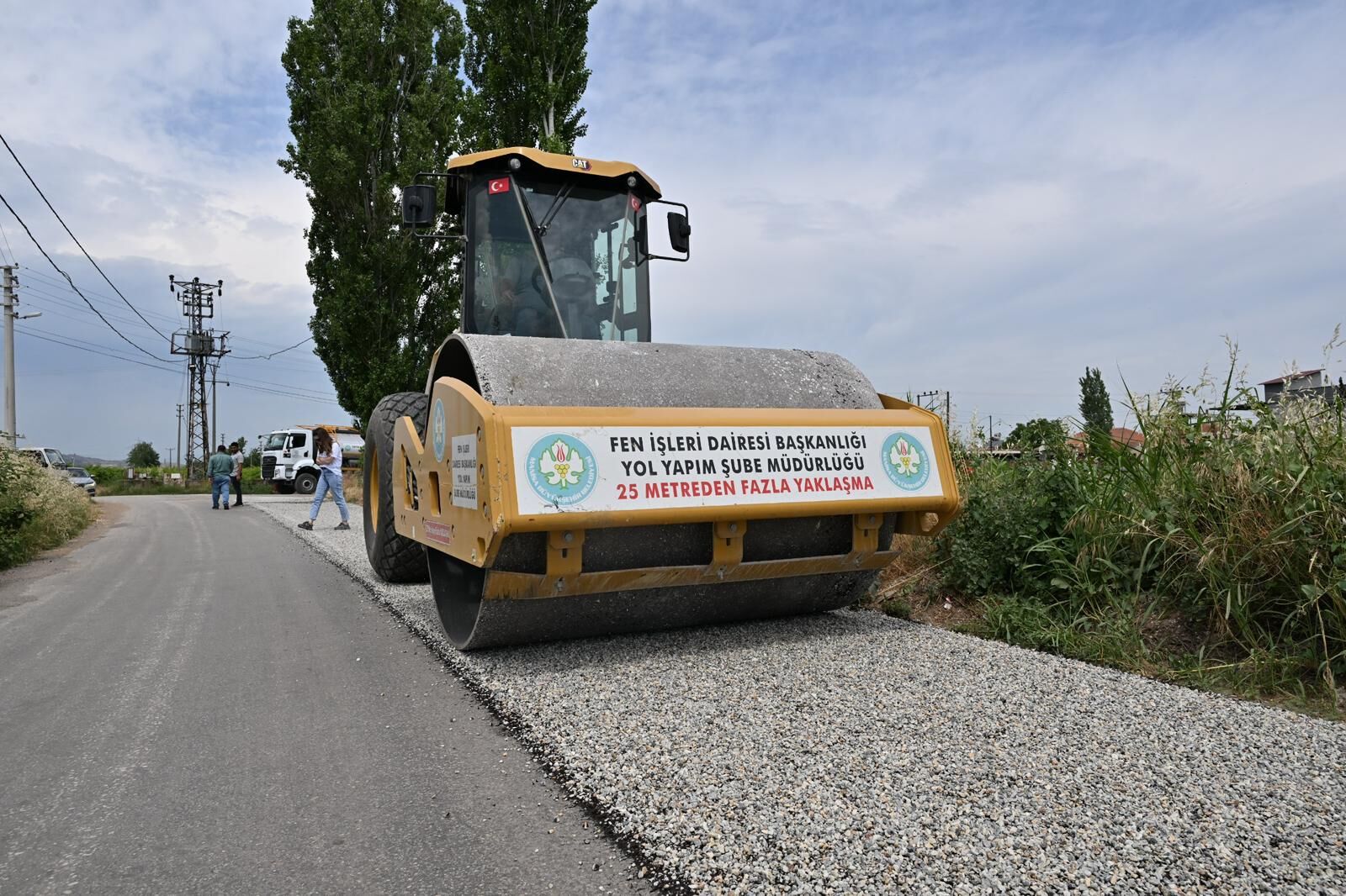 Salihli’de 5 Mahalleyi Bağlayan Yol Baştan Sona Yenilendi (4)