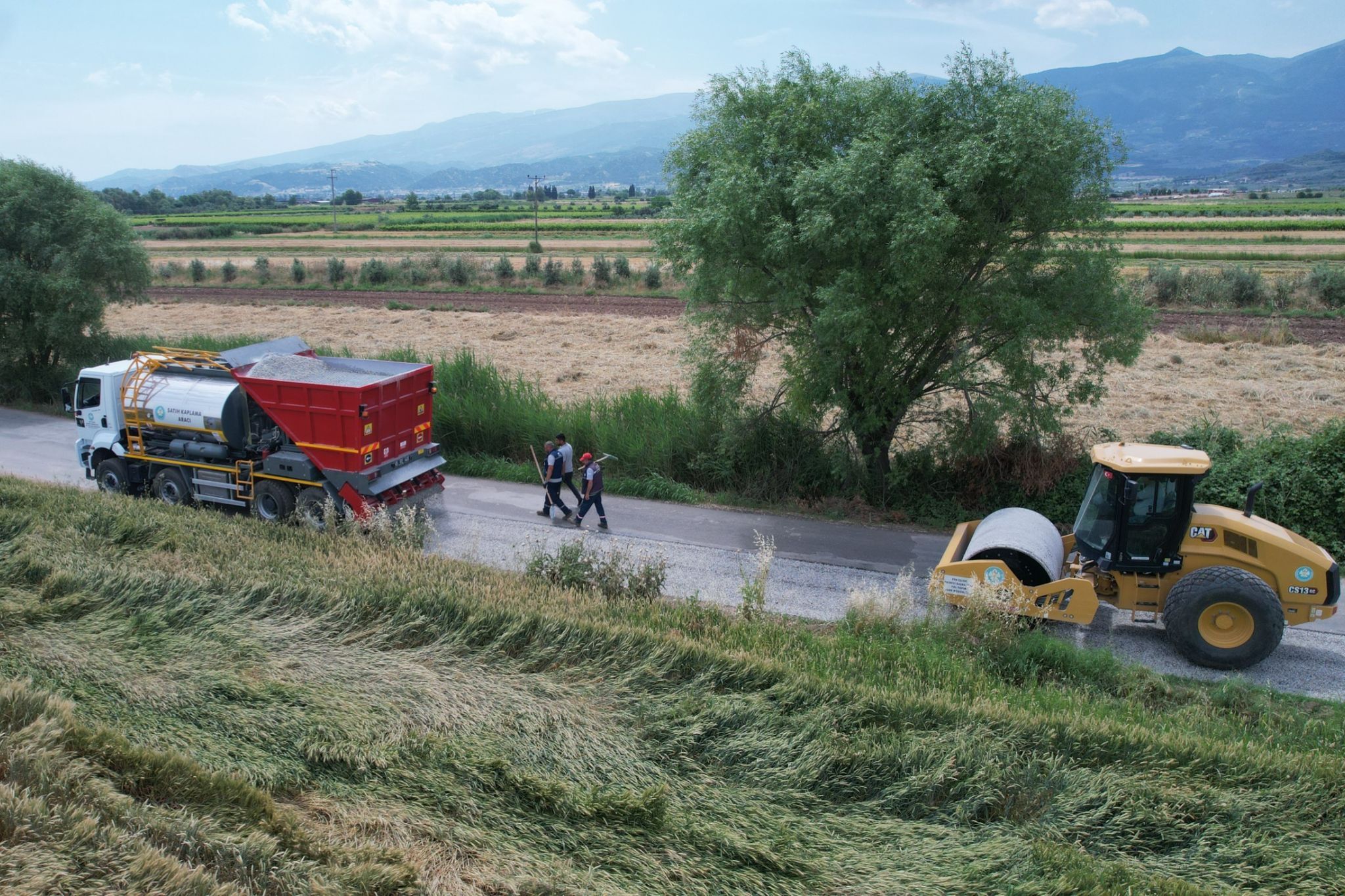 Salihli’de 5 Mahalleyi Bağlayan Yol Baştan Sona Yenilendi (7)