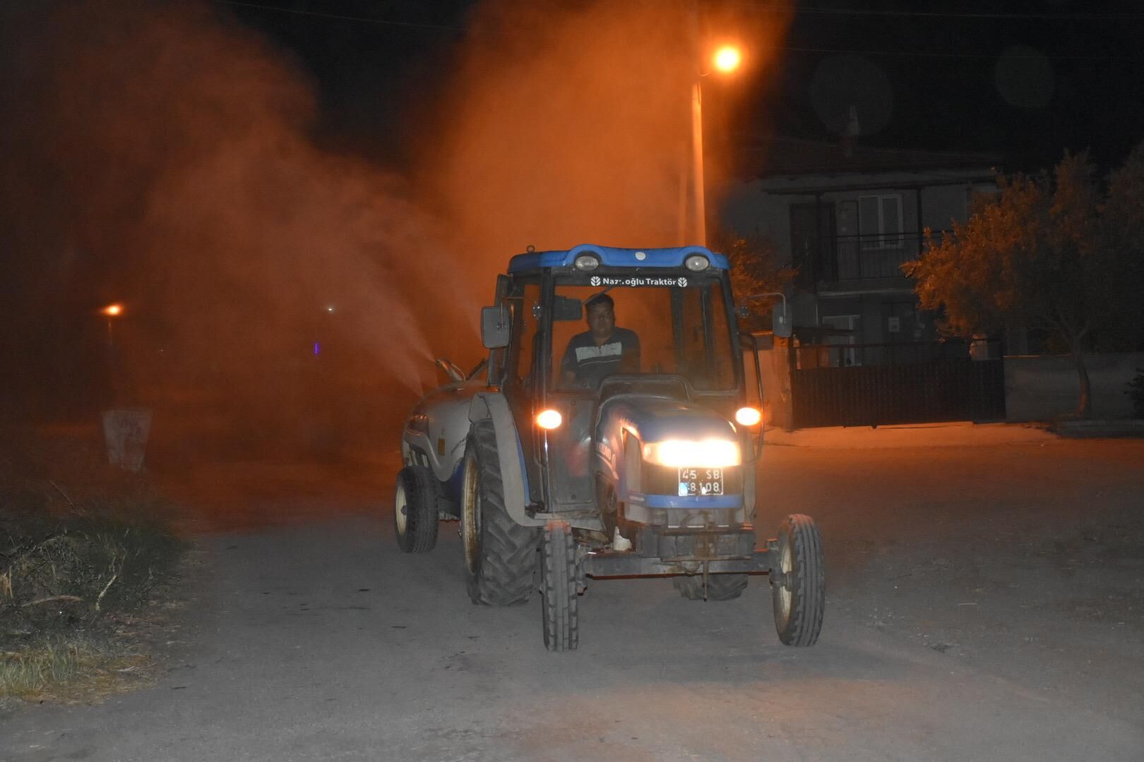 Salihli’de Sinek Yoğunluğuna Karşı İlaçlama Çalışmaları Yoğunlaştırıldı (2)
