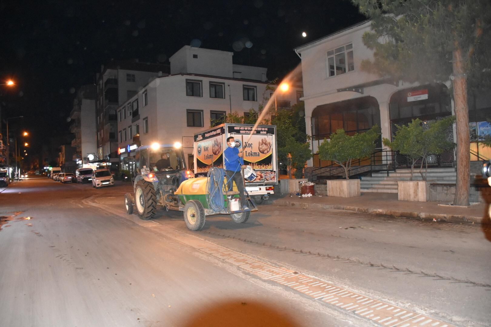 Salihli’de Sinek Yoğunluğuna Karşı İlaçlama Çalışmaları Yoğunlaştırıldı (3)