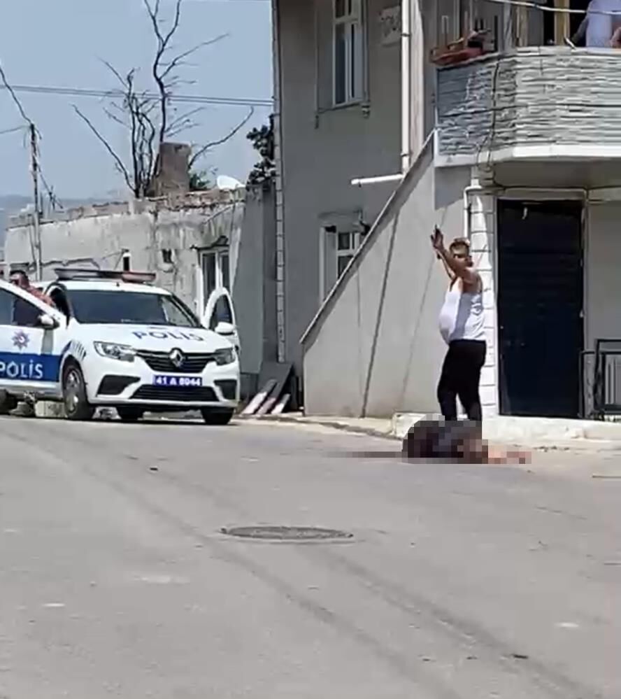 Sokak Ortasinda Dehset 5 Cocuk Annesi Kadin Bicaklandi (2)