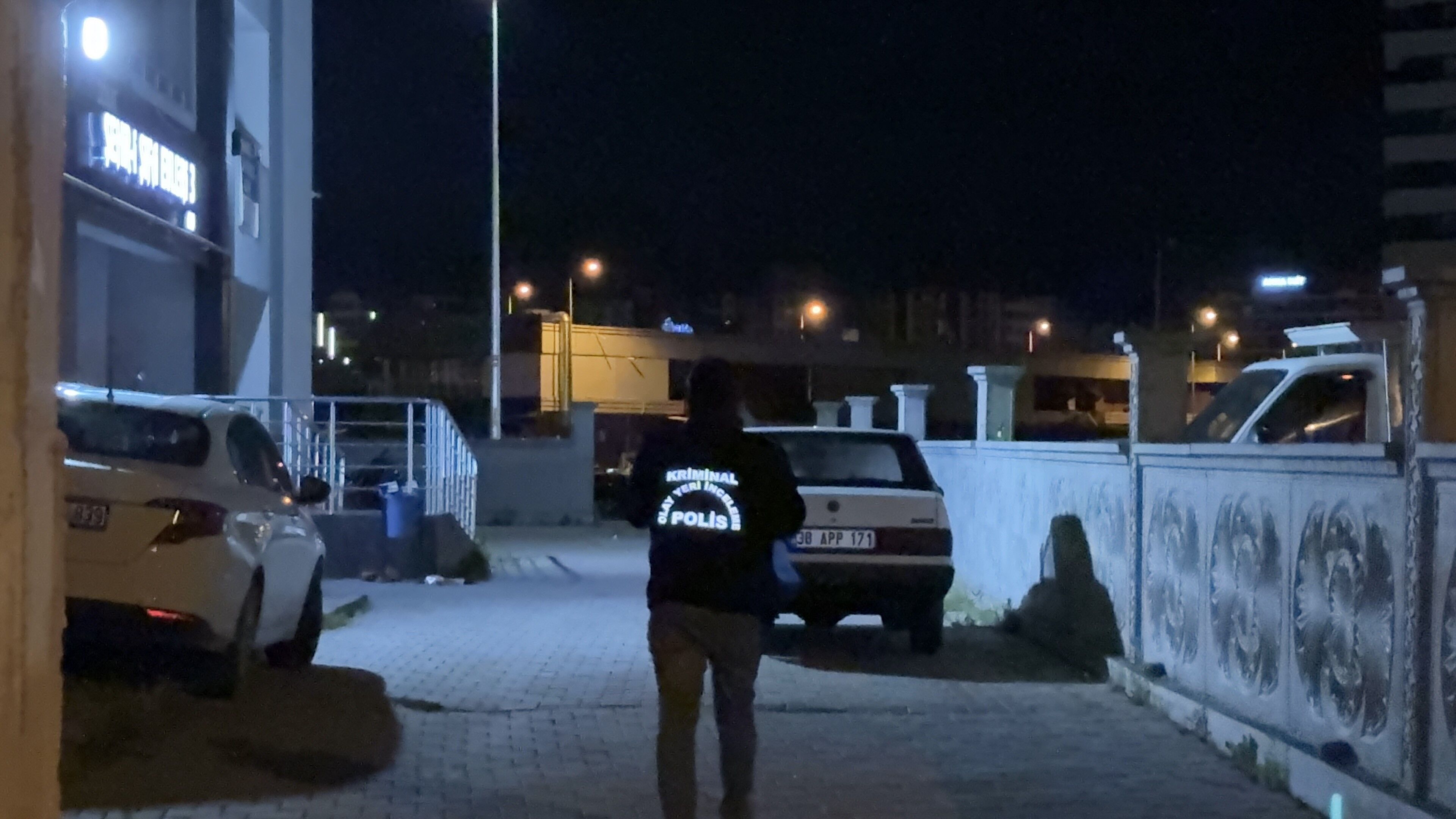 Tartisma Bir Anda Buyudu Bicaklar Cekildi 1 Kisi Oldu (2)