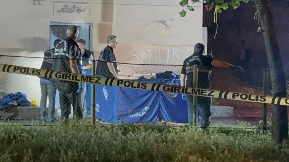 Tartisma Buyudu Kursunlar Yagdi Kari Koca Olay Yerinde Can Verdi (3)