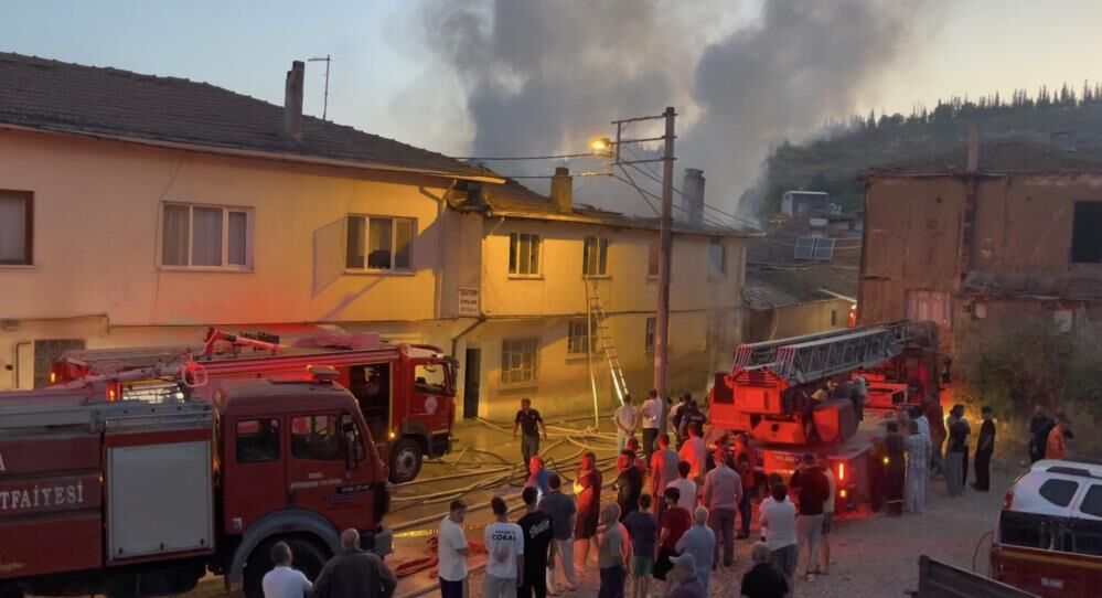 2 Katli Evde Korkunc Yangin 30 Yasindaki Genc Hayatini Kaybetti (3)