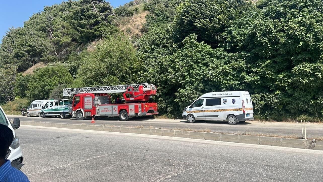 Ağaçlık Alandan Gelen Koku Üzerine Yapılan Kontrollerde, Incir Ağacına Asılmış Halde Kimliği Belirsiz Erkek Cesedi Bulundu (4)