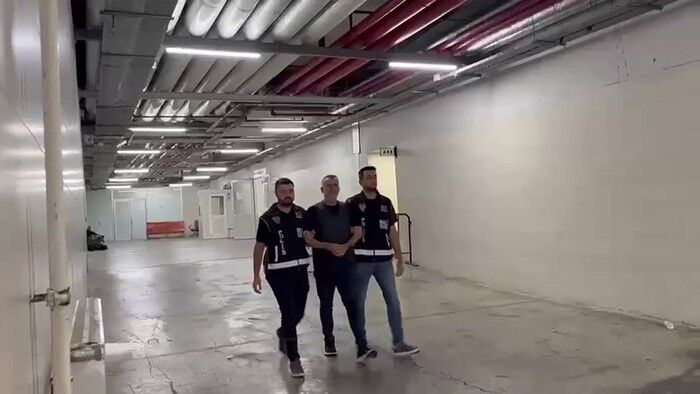Ahbap Soruşturmasında Sıcak Gelişme! Haluk Levent'in Kelepçeli Görüntüleri Ortaya Çıktı (3)