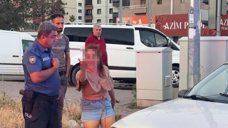 Alkollu Aday Surucu Ekiplere Zor Anlar Yasatti Otomobilin Cekilecegini Anlayinca Diren (5)