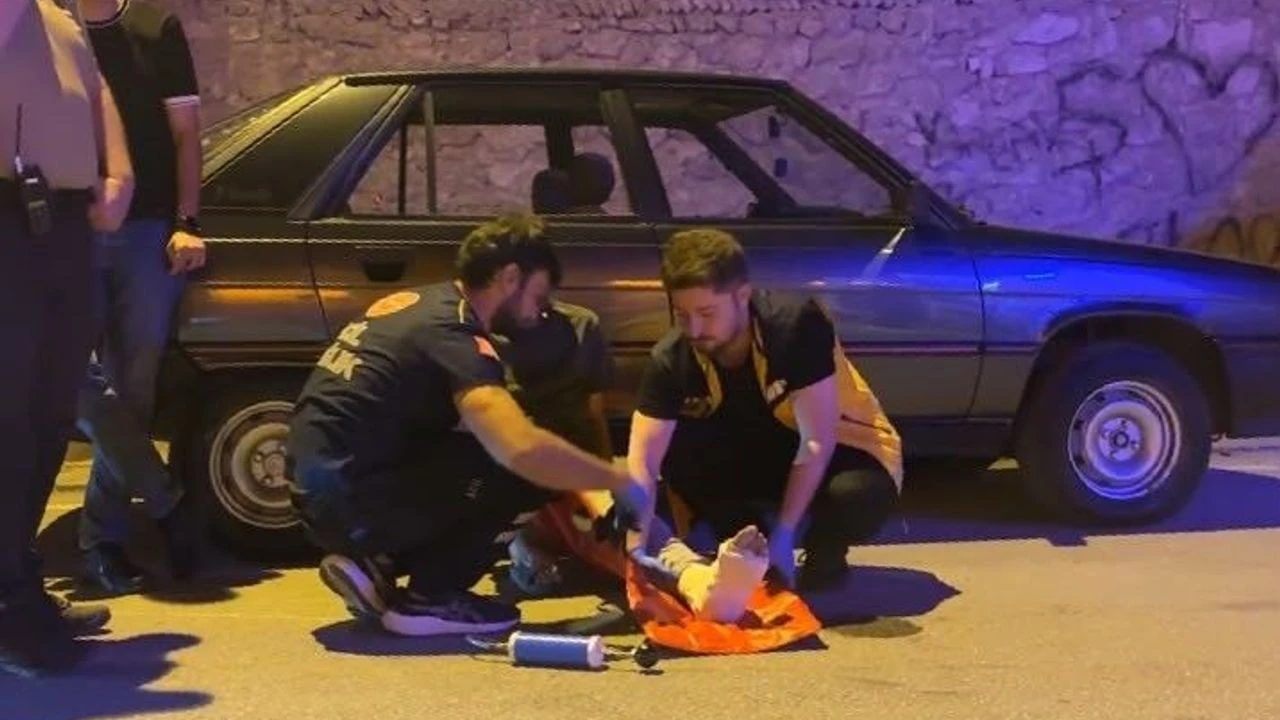 Alkollü Sürücü Ayağı Alçılı Halde Motosiklet Kullandı, Park Halindeki 2 Otomobile Çarptı-1