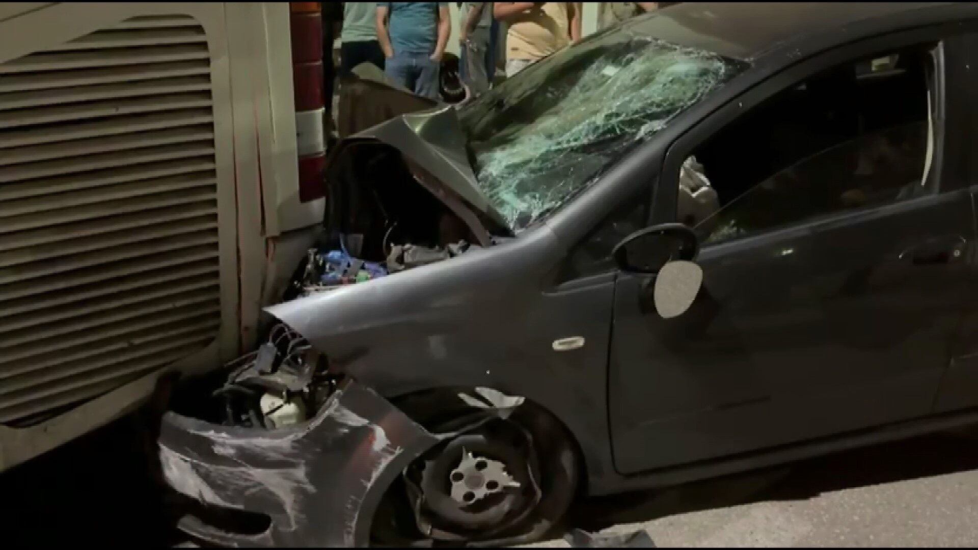 Alkollu Surucu Dehset Sacti Once Refuje Sonra Otobuse Carpti (5)