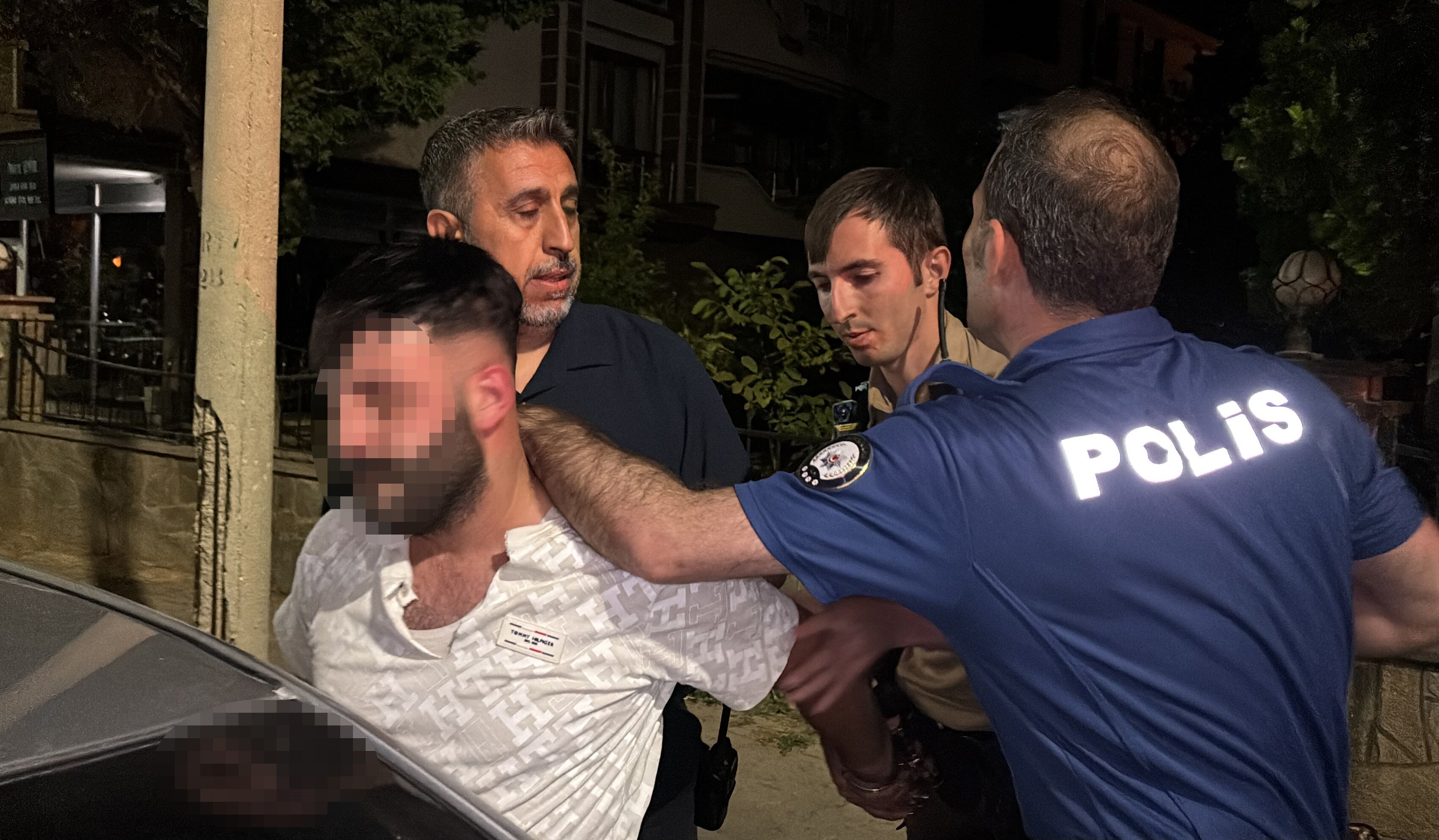 Alkollu Surucu Kaza Yapti Yakinlari Ortaligi Savas Alanina Cevirdi (2)