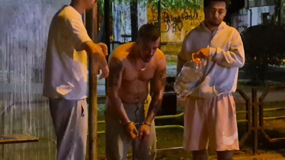 Alkollu Surucu Ortaligi Birbirine Katti Yaniyorum Su Verin Diyerek Kendini Duraga Vurd (2)