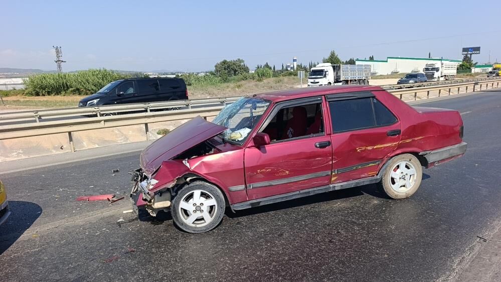 Alkollü Sürücünün Kaza Anı Kamerada! Önce Bariyerlere Sonra Taksiye Çarptı (3)