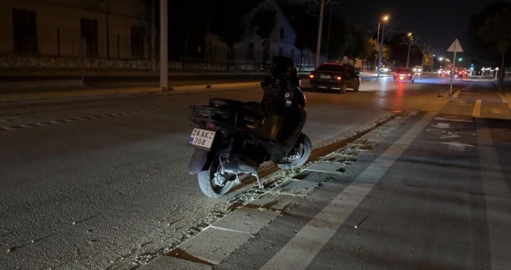 Alkollu Surucunun Kontrolunden Cikan Motosiklet Devrildi 2Si Cocuk 3 Yarali (2)