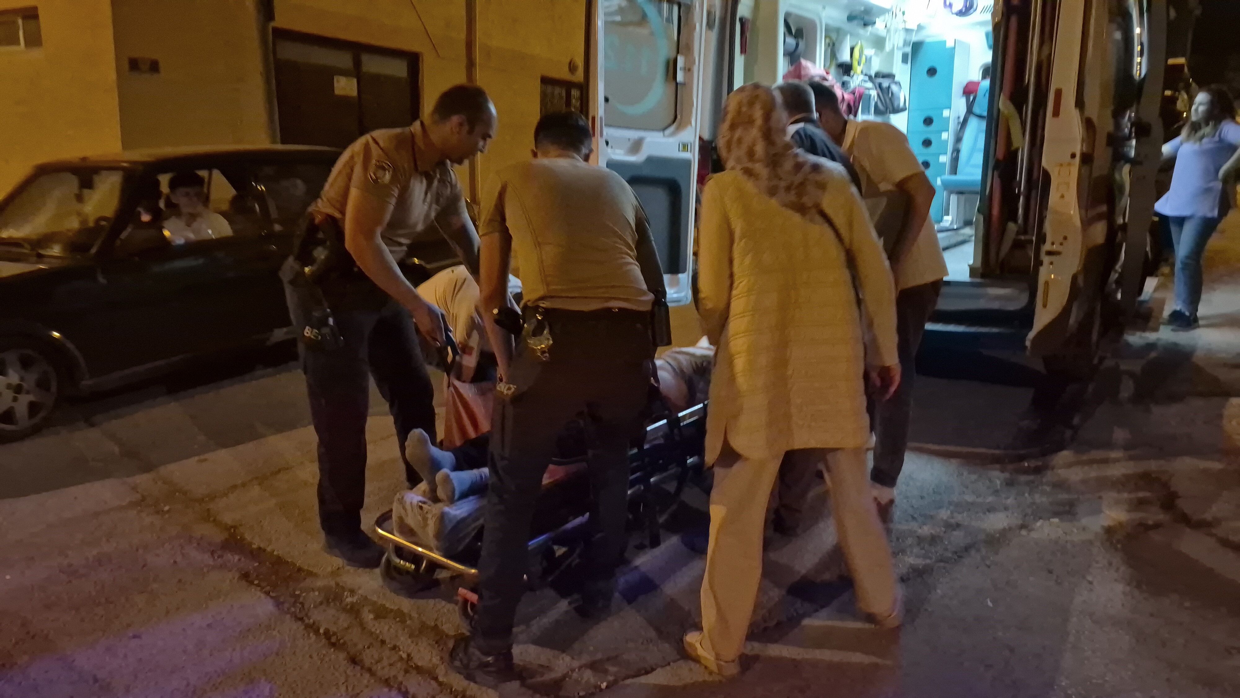 Apartman Sakinleri Dehseti Yasadi Bunalima Girdi Kendini Bicakladi (3)